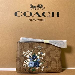 NWT COACH ZIP WRISTLET FLORAL